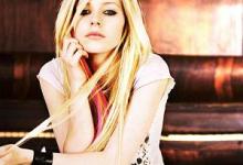 Avril Lavigne Postpones Tuesday Bowl Show