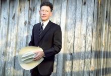Lyle Lovett Brings Large Band to the Bowl