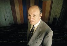 Frisch Leaves Post at Granada