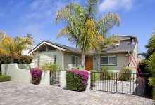 Make Myself at Home:  Quaint Home Hidden Down an Alley