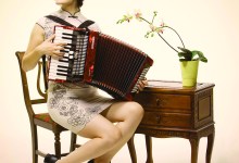 Chanteuse Jessica Fichot in Santa Barbara