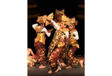 Çudamani Gives Rare Public Performance
