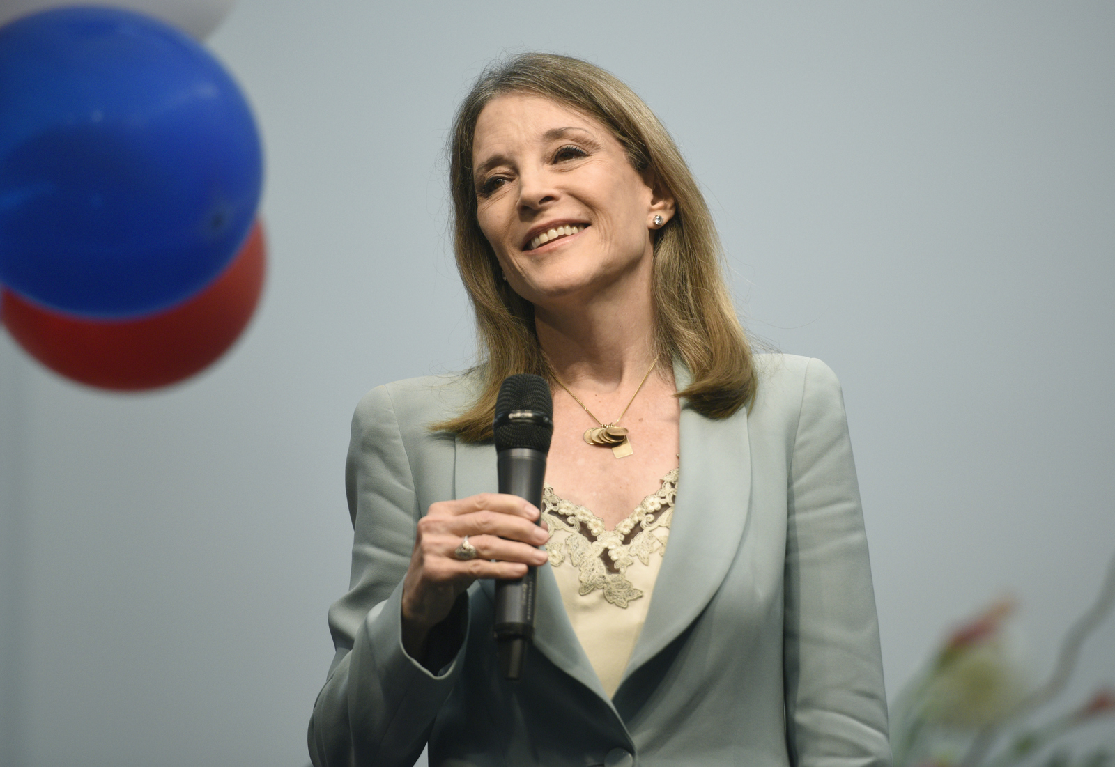 To author Marianne Williamson, the causes and solutions to widespread despair aren't personal, but political – Santa Cruz Sentinel