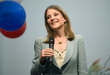 Marianne Williamson Spreads Campaign Message of Peace, Love, and Justice