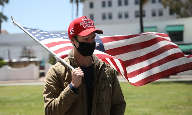 ‘Honk To End the Shutdown’ Protest Comes to Santa Barbara
