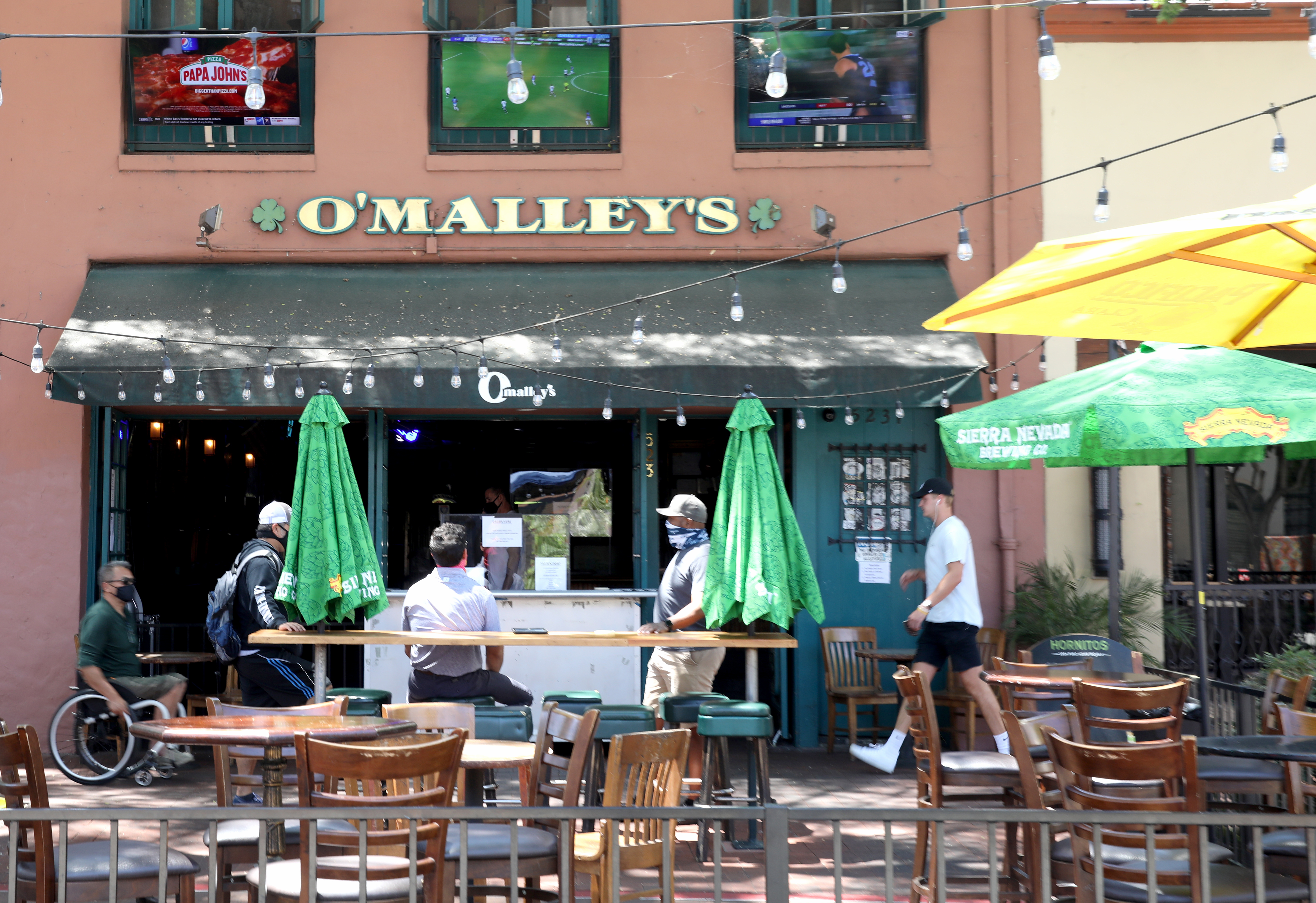 Taking The Pulse Of State Street S Pedestrian Promenade The Santa Barbara Independent