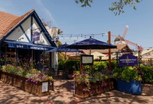 English Pub Vibes at Arrowsmith’s Wine Bar