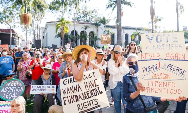 Vigil at Santa Barbara Courthouse Protests Loss of ‘Roe v. Wade’