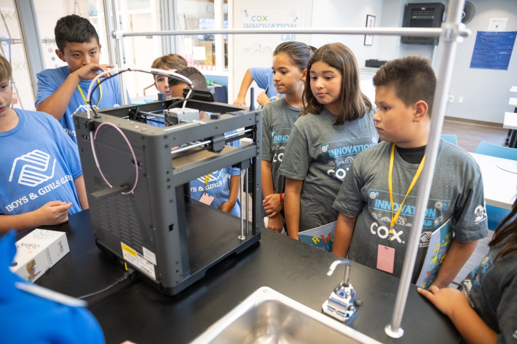 Cox Mobile объявляет конкурс на дизайн чехлов для телефонов для мальчиков и девочек в клубе подростков