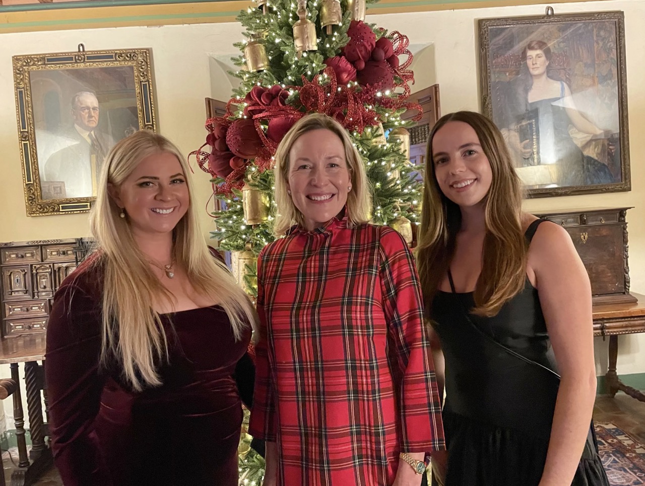 Casa del Herrero Celebrates the Holidays - The Santa Barbara Independent
