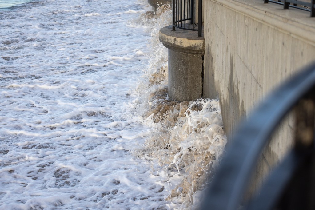 Santa Barbara Sees Sea Levels Rise During King Tide The Santa Barbara