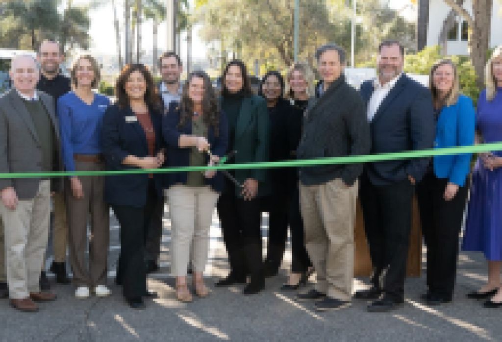 Goleta celebra la inauguración de los cargadores de vehículos eléctricos en el Ayuntamiento