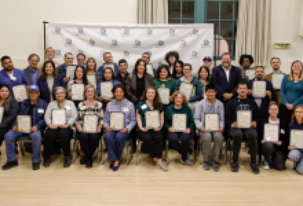 34 graduados completan la Academia Comunitaria de LIDERA Goleta 2025