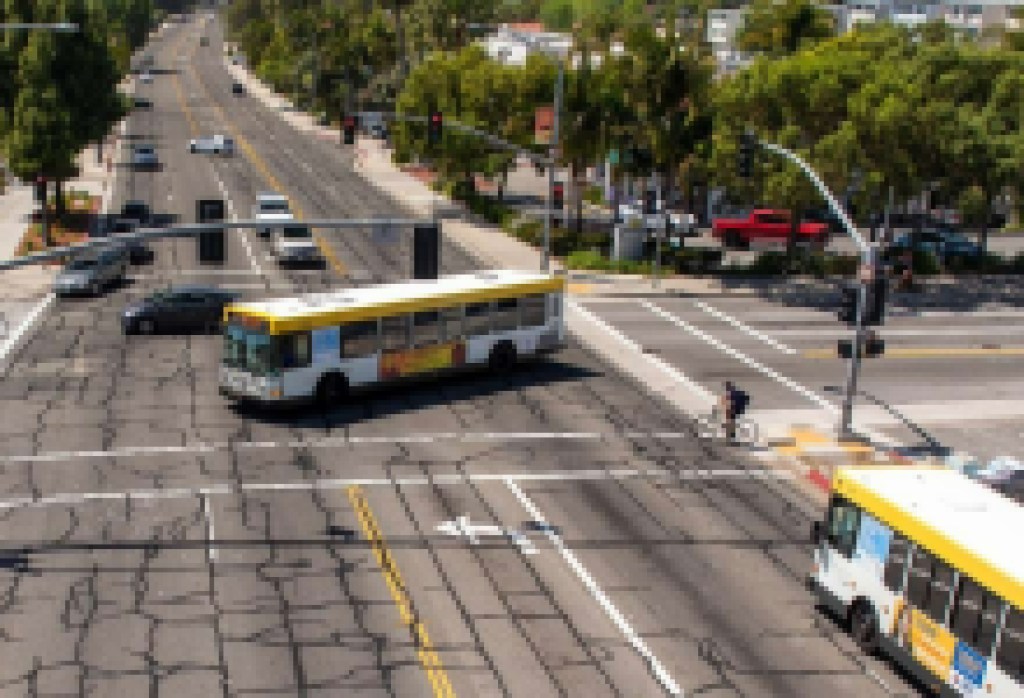 Próximas Reuniones Comunitarias para el Proyecto Visión Cero de Cliff Drive