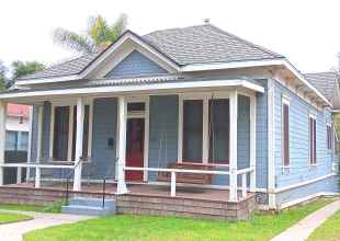 Waxing Poetic over 1521 De la Vina Street