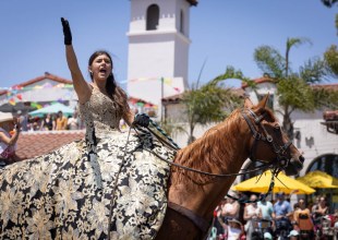Hundreds of Horses, Thousands of Spectators at This Year’s Fiesta Historical Parade