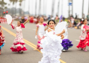 Colorfully Clad Kids Brighten up Overcast Children’s Fiesta Parade
