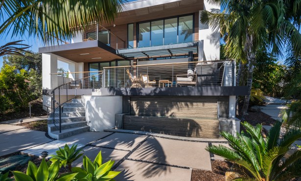 A Stunning Blufftop Home Kicks Off ArchitecTours 2025