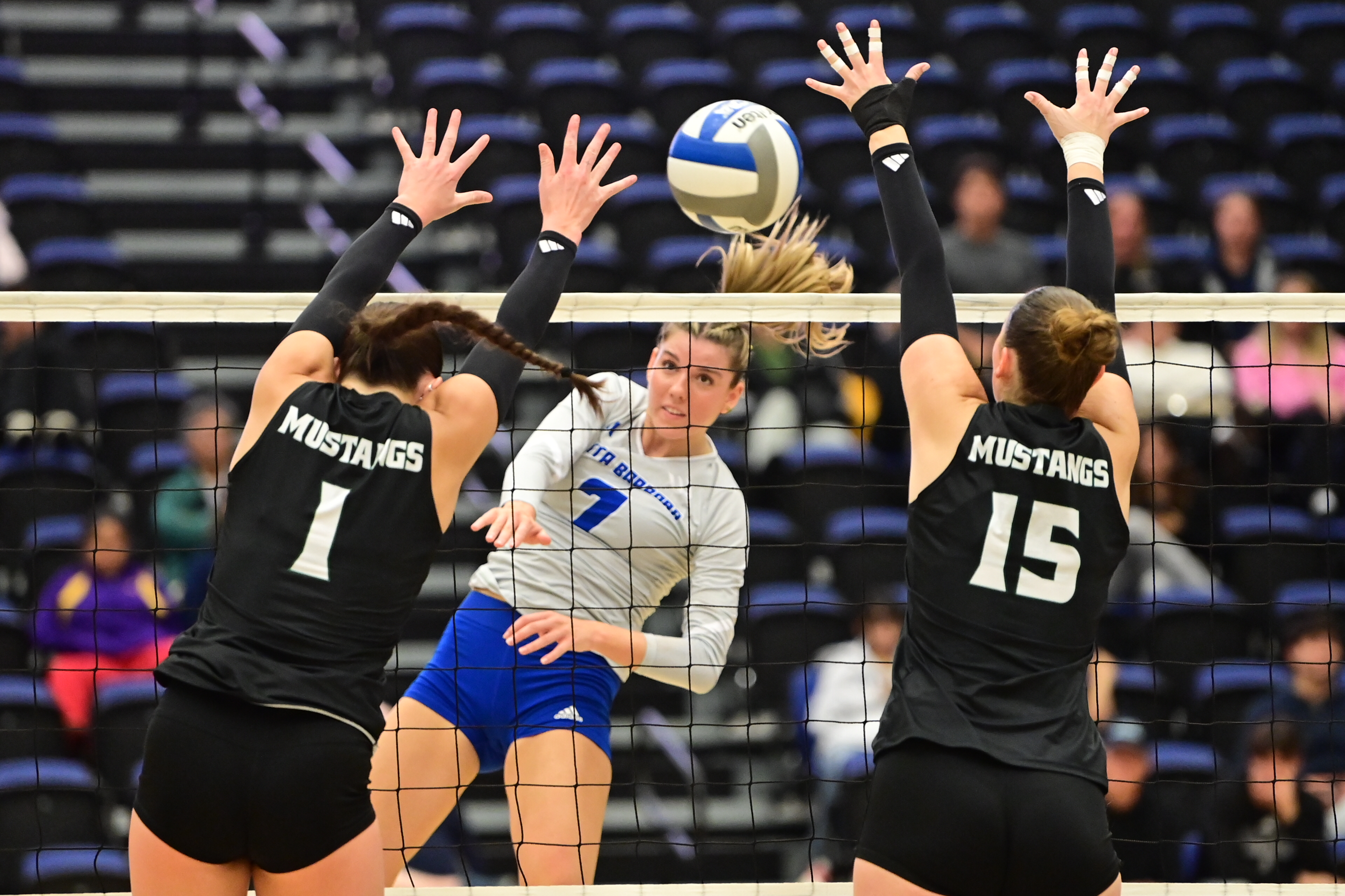 Eva Travis UC Santa Barbara Women's Volleyball Defeats Rival Cal Poly in Five-Set ...