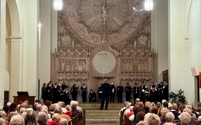 ON the Beat | Well-Voiced Choirs, Christmas-Timed