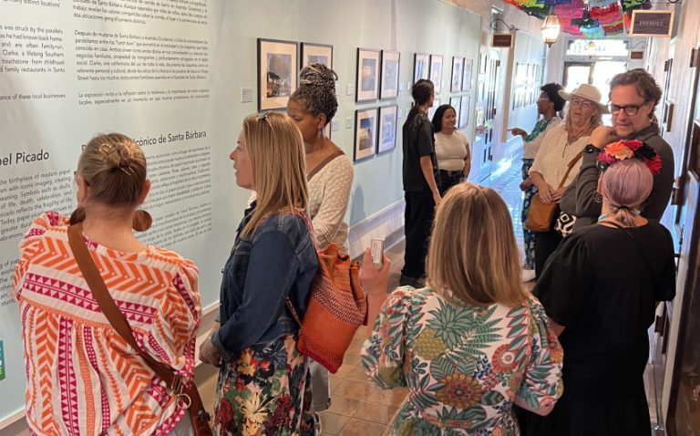 La Galería del Ayuntamiento de Santa Bárbara alberga la recepción de cierre de dos exposiciones