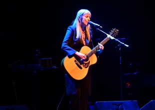 Review | A Memorable Valentine from Suzanne Vega