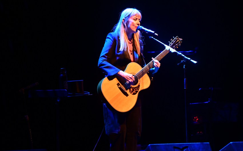 Review | A Memorable Valentine from Suzanne Vega
