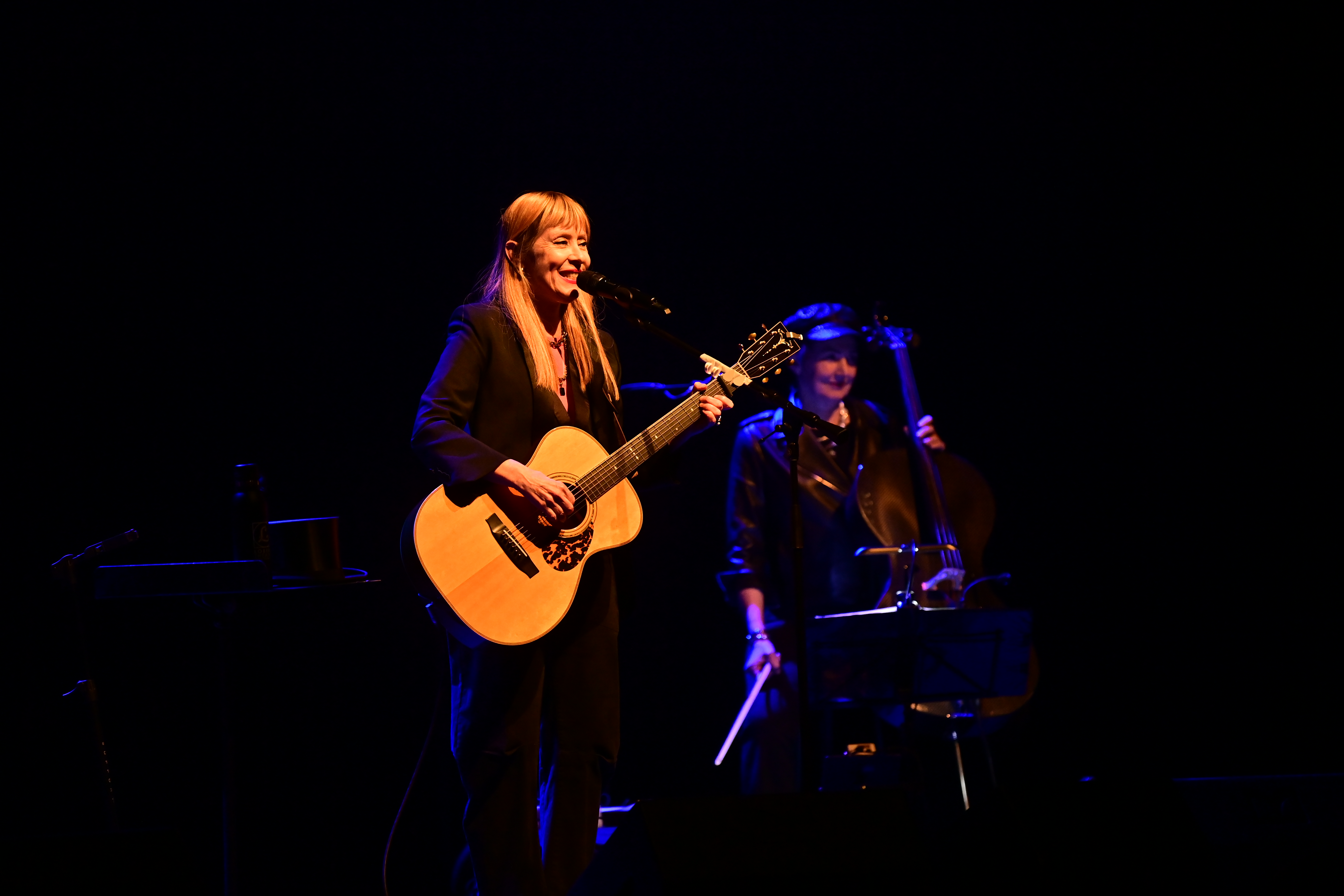 Review | A Memorable Valentine from Suzanne Vega - The Santa