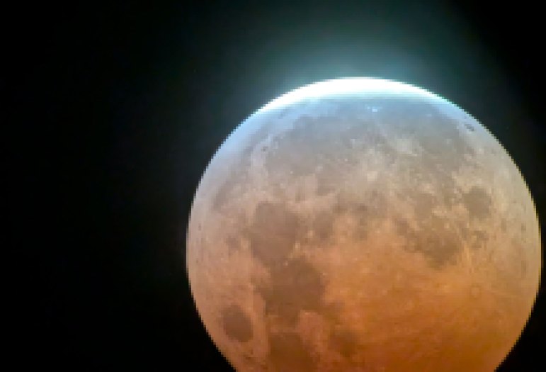 Telescope Aims for Blood Worm Moon