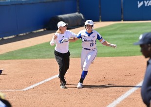 UC Santa Barbara Softball Rebounds With Two Victories Over Cal State Northridge on Saturday