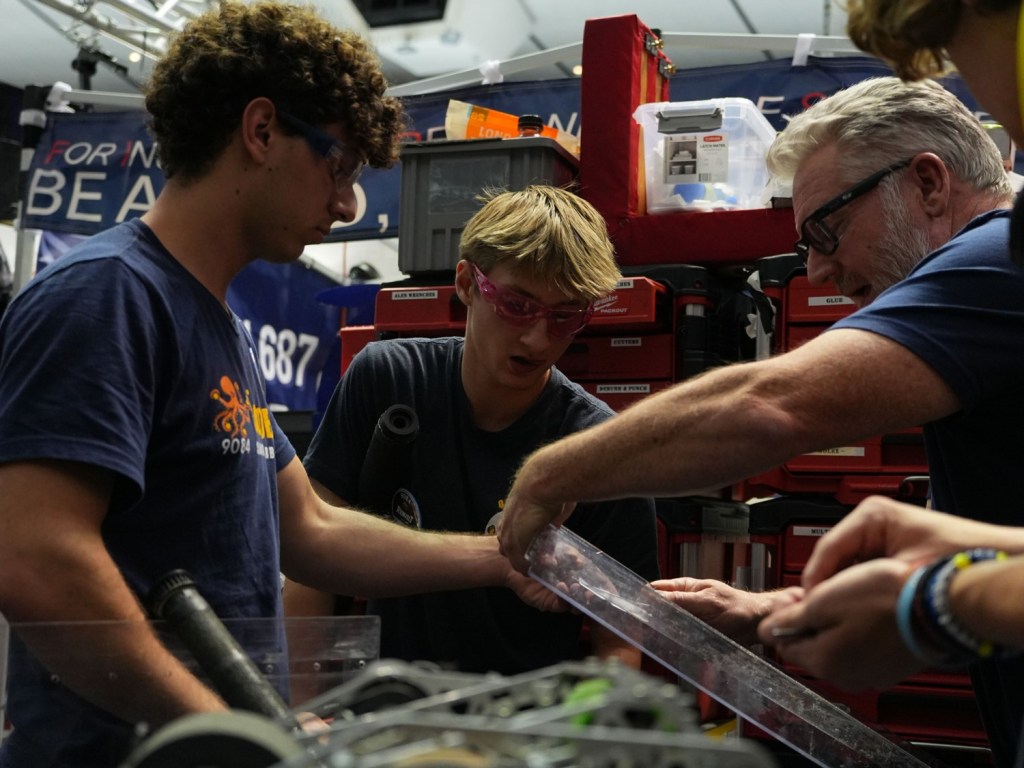 गोलेटा के ऑक्टोबोट्स रोबोटिक्स विश्व चैम्पियनशिप में आगे बढ़े