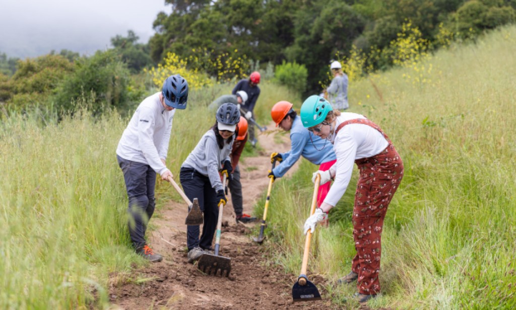 Evento de voluntariado a gran escala busca reparar senderos en Parma Park tras la temporada de lluvias