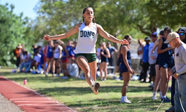 Elina Stump Shines at Channel League Track and Field Finals