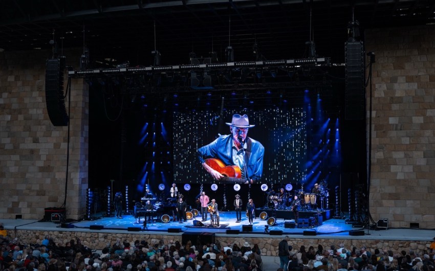 Review | James Taylor: Sunny Day Man, Still on Fire