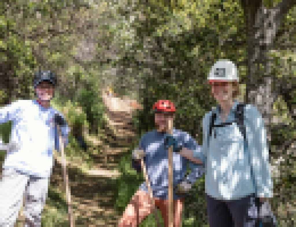 Evento de voluntariado a gran escala busca reparar senderos en Rattlesnake Canyon
