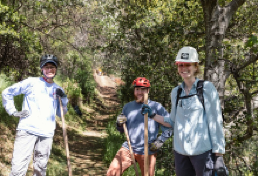 Evento de voluntariado a gran escala busca reparar senderos en Rattlesnake Canyon