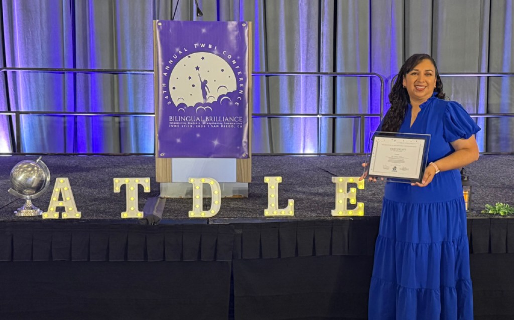 Local Teacher Receives National Award for Promoting Bilingualism