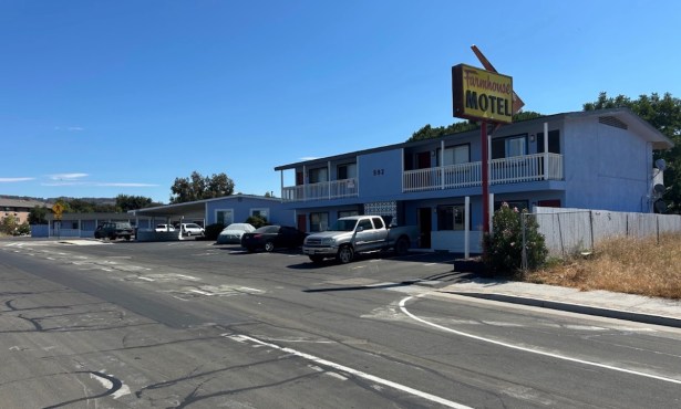Buellton Sued over New Law Prohibiting Long-Term Stays at Motels on Avenue of Flags