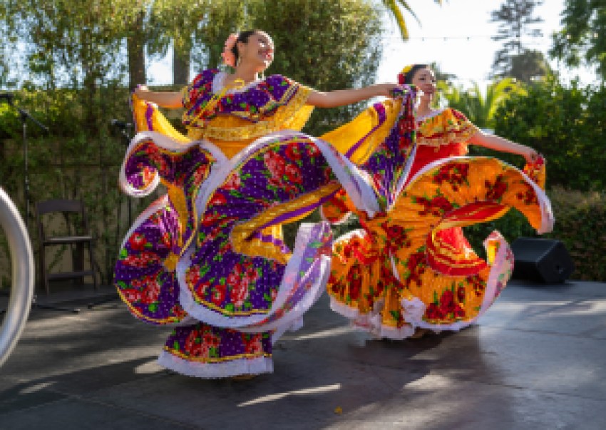 Fiesta Week Kicks Off With La Recepcion del Presidente
