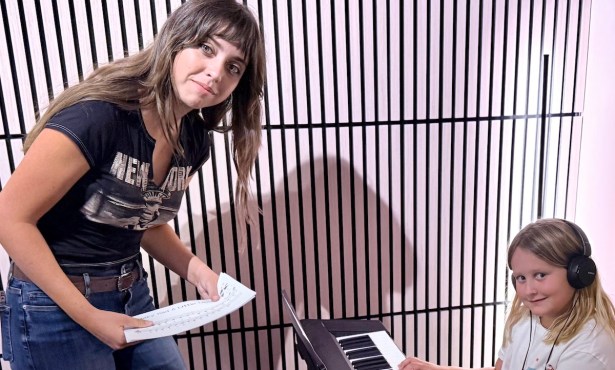 Riviera Music Offers Children’s Group Guitar and Piano Lessons