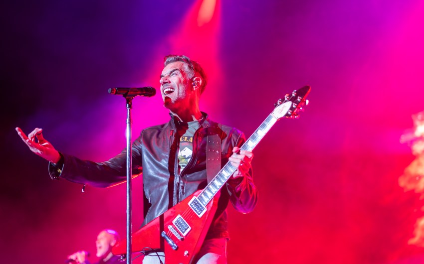 Review | Four Bands, Zero Weak Links
