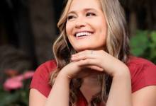 Liz Cole Sings at The Grand
