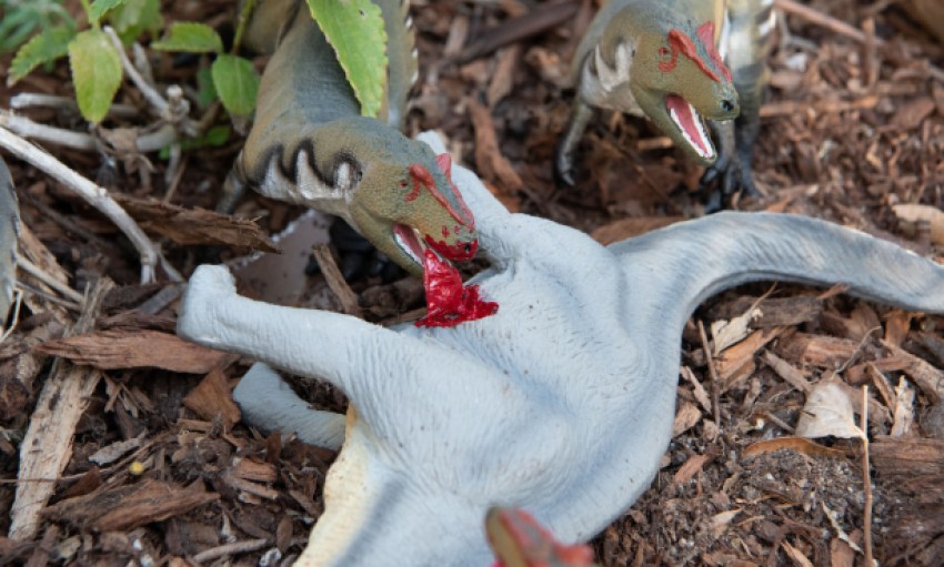 Popular Mini-diorama Dinosaur Exhibit Returns to Museum 