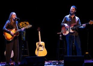 Review | Sarah Jarosz Shines