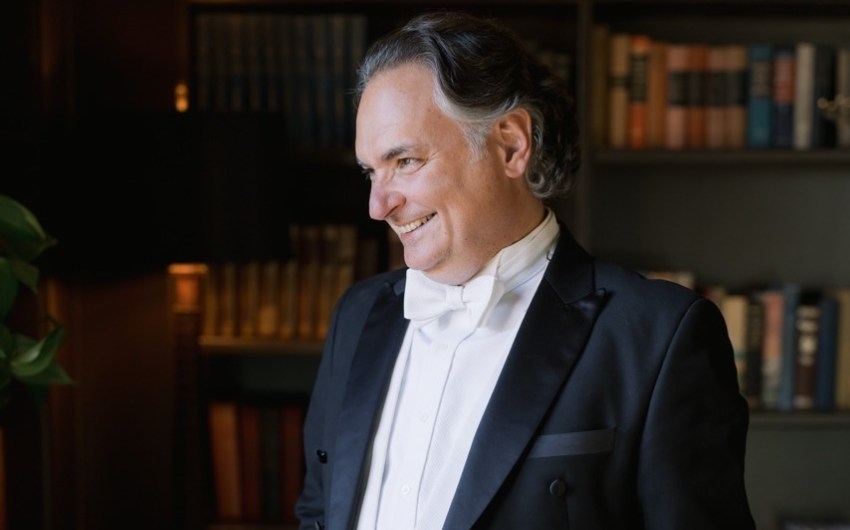 The Operatic Muse, Back in Town